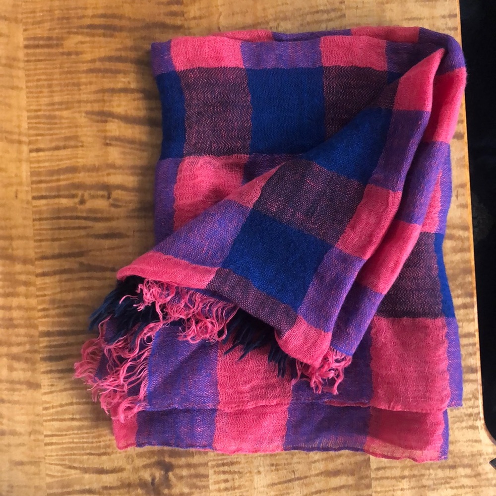 GAP Scarf - Picture 3 of 3